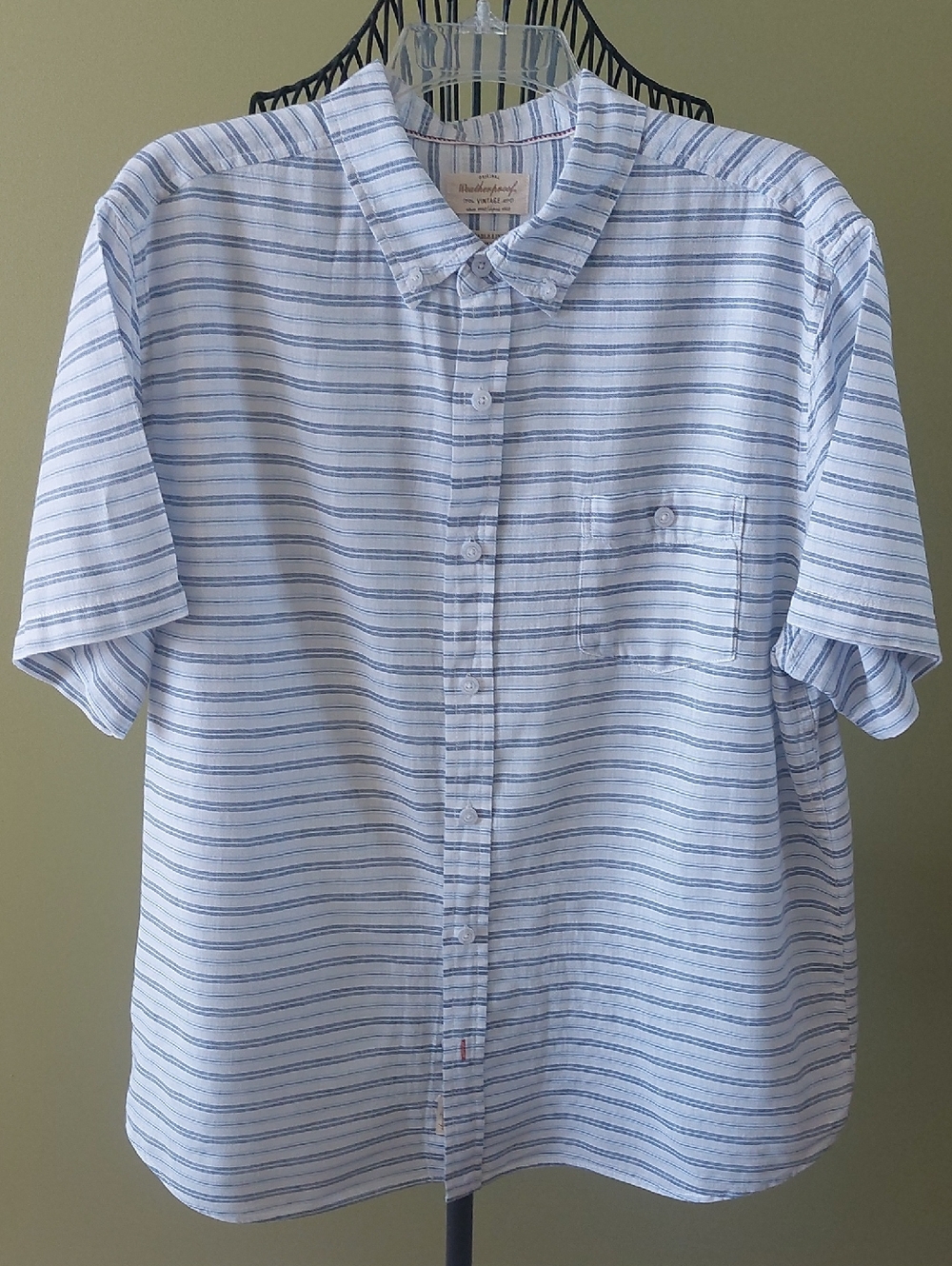 Casual Short-Sleeve Button-Down Shirt - Light Blue Striped